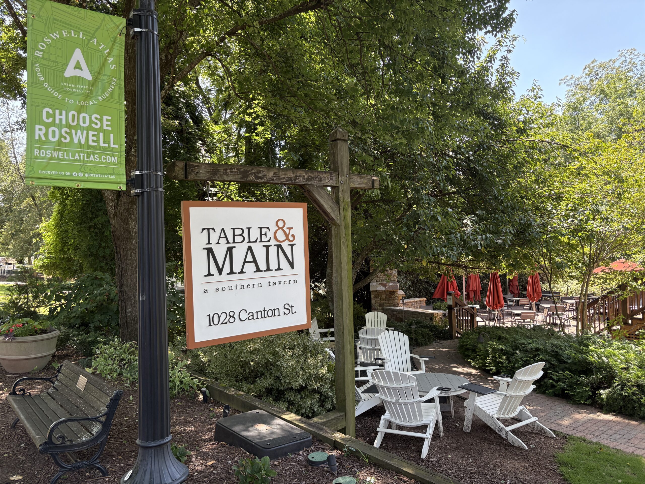 Things to know before moving to North Atlanta, outdoor patio on Canton Street in Roswell